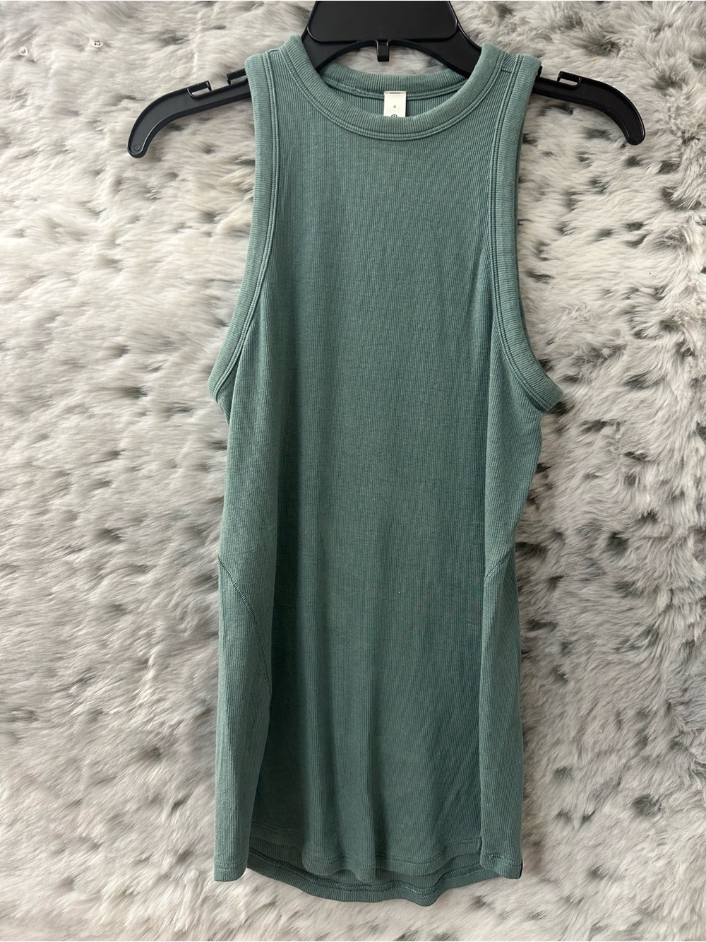17. Lululemon Hold Tight Crewneck Tank Top sz 4
